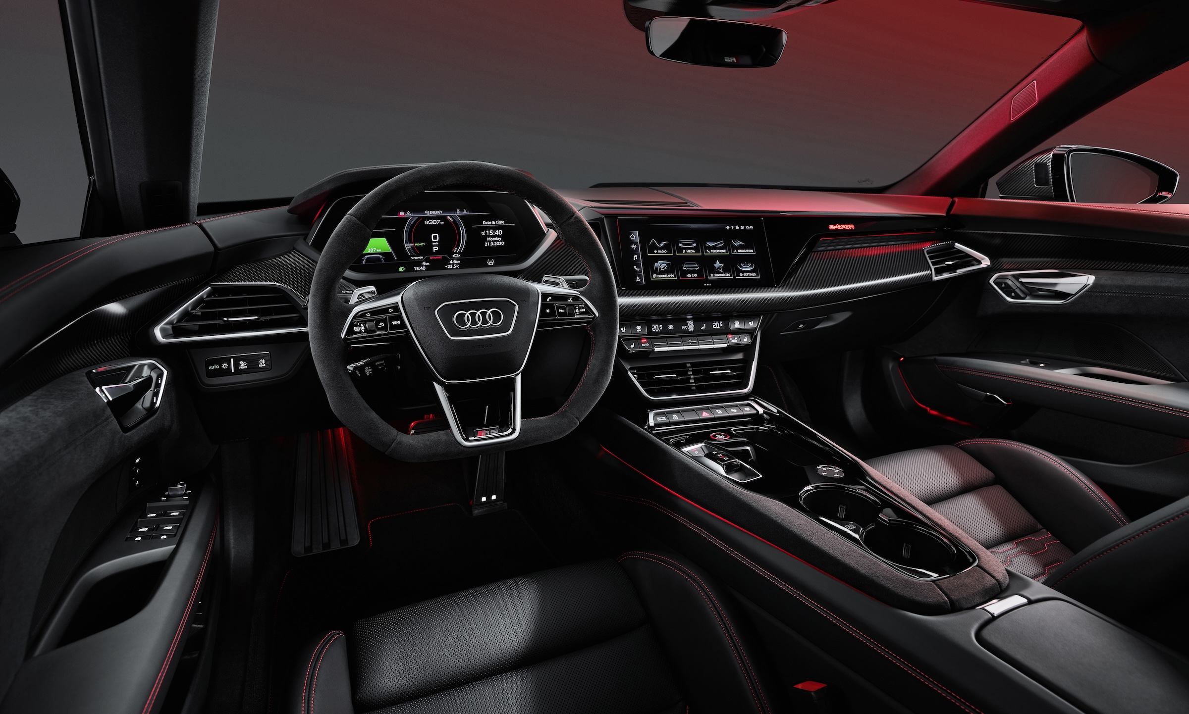 Audi RS e-tron GT, sportbil, fyrhjulsdrift, bakhjulsstyrning, snabbladdning, 270 kW, quattro, teknik, svenskt, pris, förmånsvärde, kr/mån, 646 hk, 0–100 km/h, instrumentpanel.