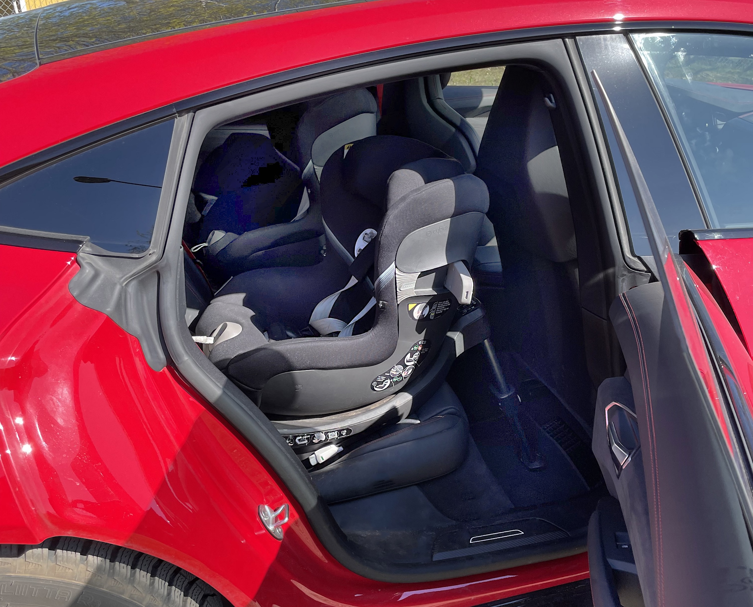 Audi RS e-tron GT, sportbil, fyrhjulsdrift, bakhjulsstyrning, snabbladdning, 270 kW, quattro, teknik, svenskt, pris, förmånsvärde, kr/mån, 646 hk, 0–100 km/h, barnstolar.