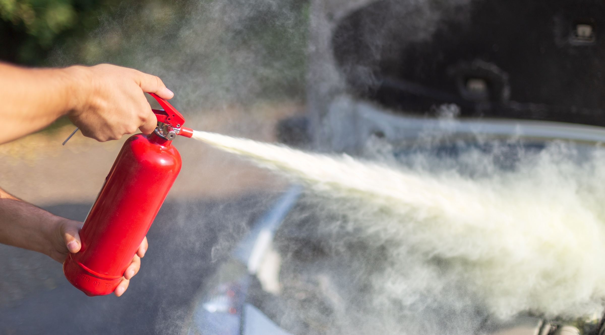 Guide, bilbränder, fordonsbränder, försäkringsbedrägeri, vandalism, elbilar, myt, batteripaket, dieselbilar, bensinmotorer, forskare, slitage, läckage, brandförsäkring, brandsläckare, 112.