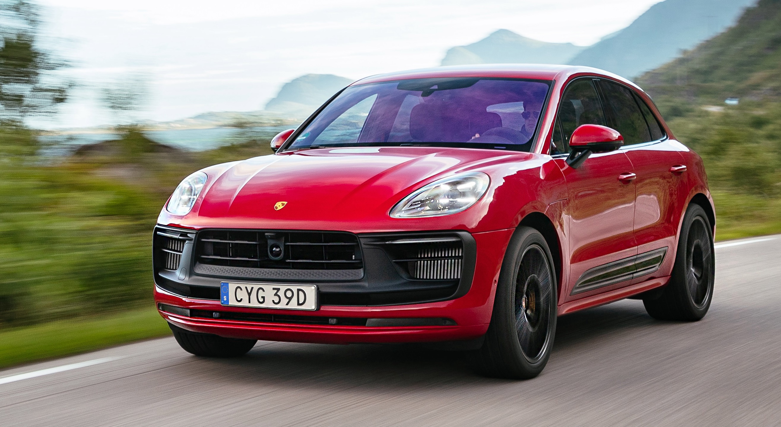 Test, provkörning, Porsche, Macan, GTS, 2,9, V6-motor, 440hk, familjebil, rymlig, körglad, malusskatt, årsmodell, 2022, facelift, uppgradering, pekskärm, Carplay.